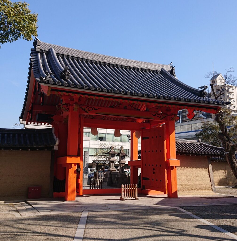 神社の門