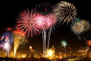 夜空に打ち上げられる花火
