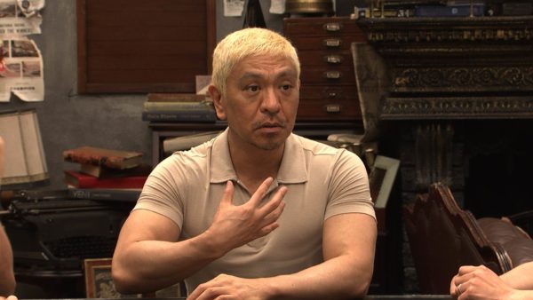 Tシャツ姿の松本人志