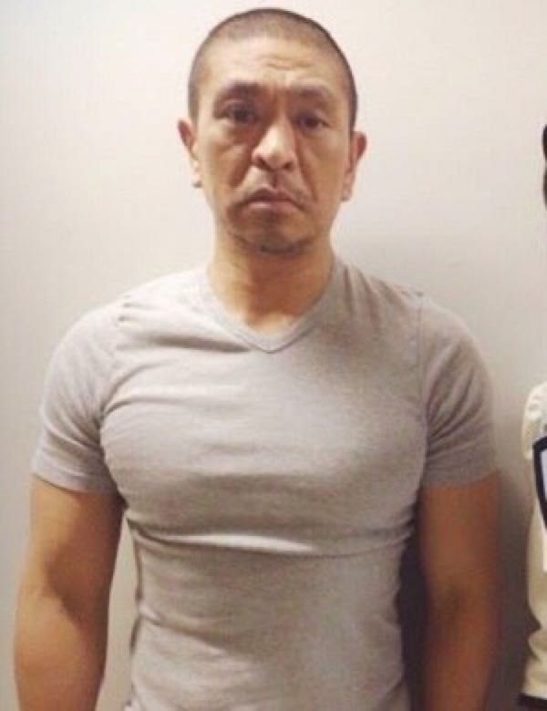 松本人志　Tシャツ姿