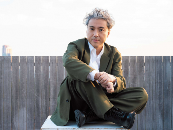 グレイヘアのムロツヨシ