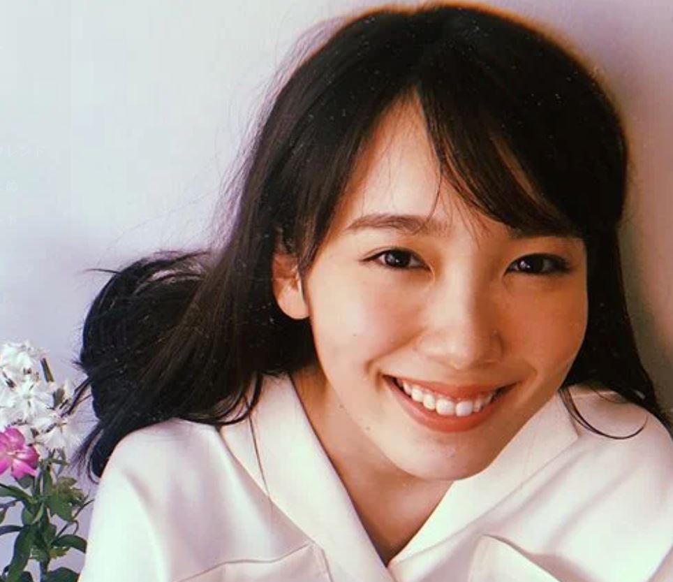 飯豊まりえ笑顔画像１