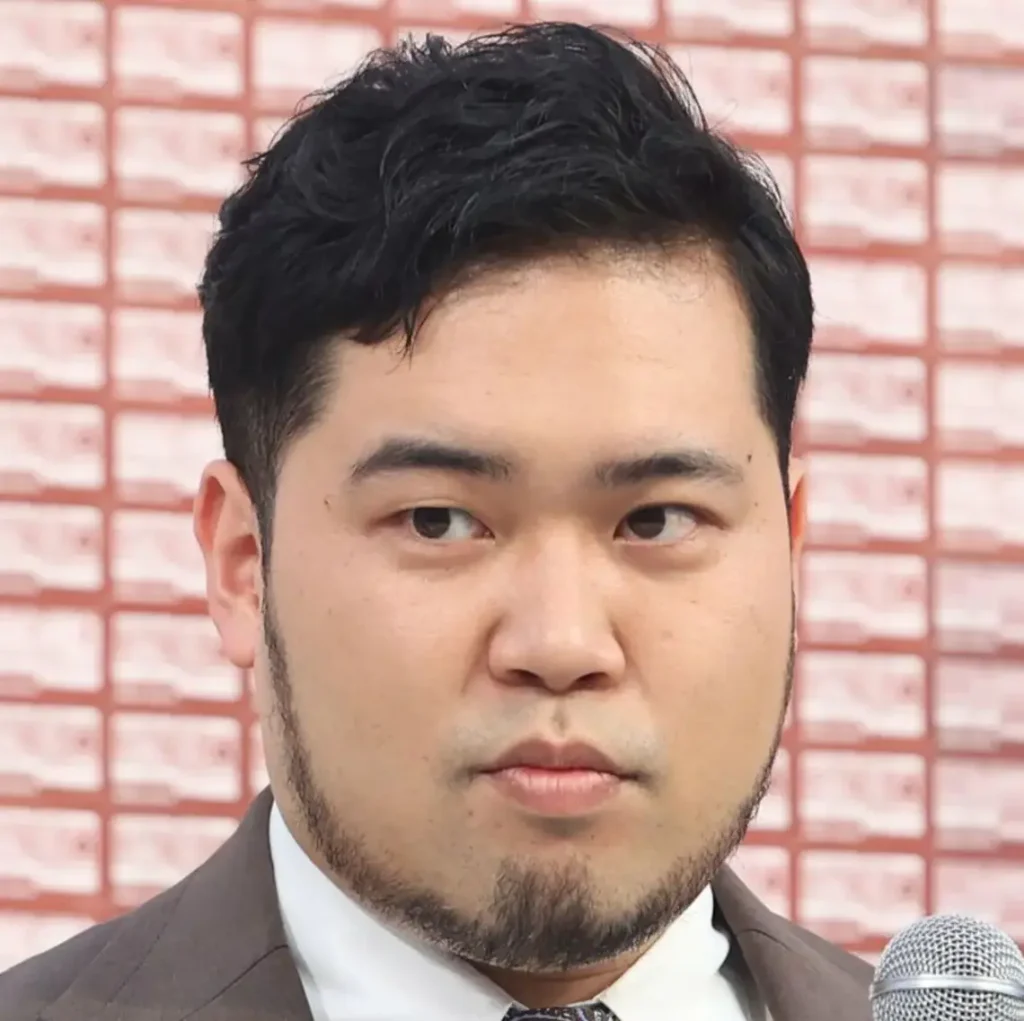 松井ケムリ口元