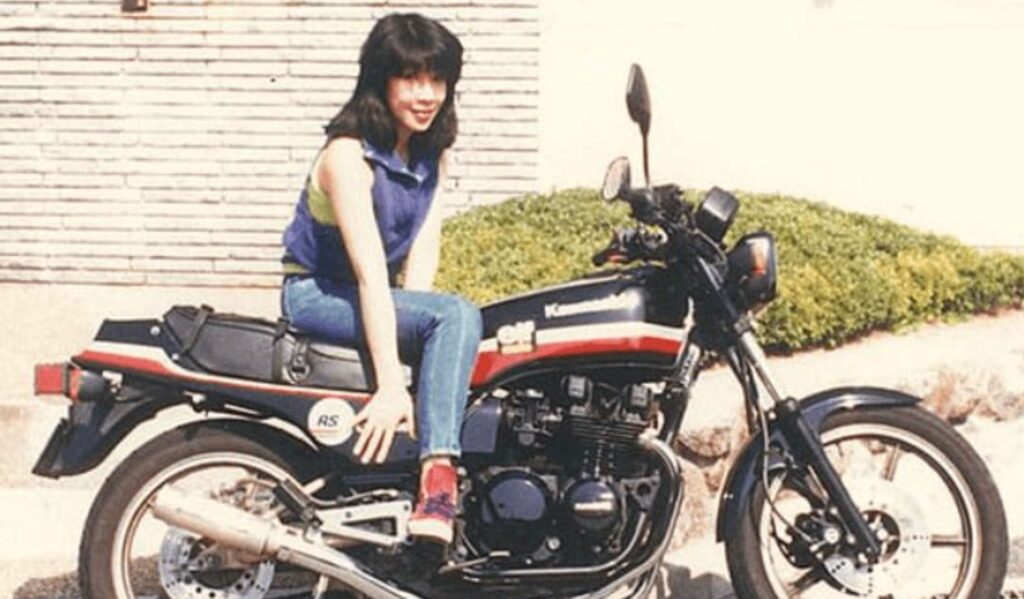 バイクに乗る高市早苗