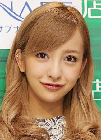 板野友美画像３