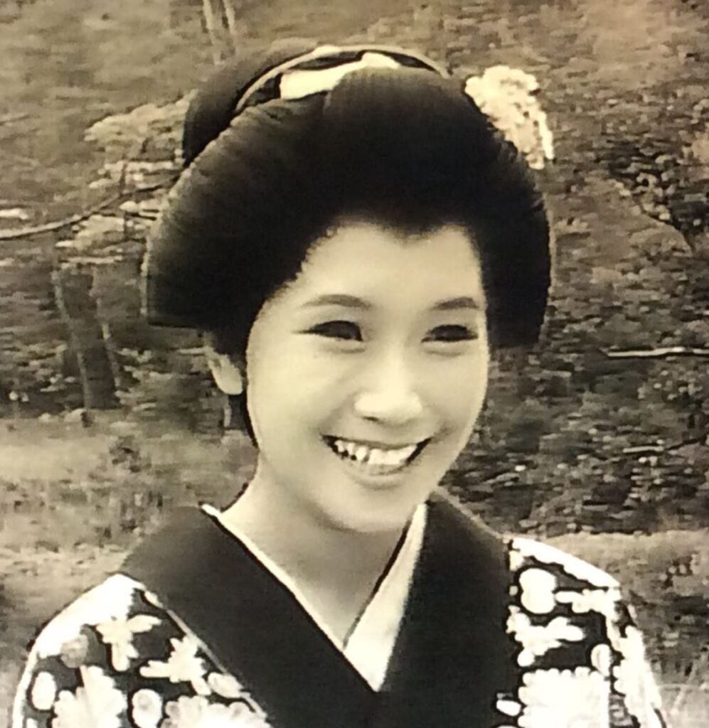 二階堂有希子の若い頃画像１